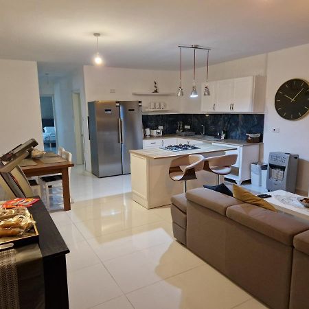 Ferienwohnung Town Pent House Luqa Exterior foto