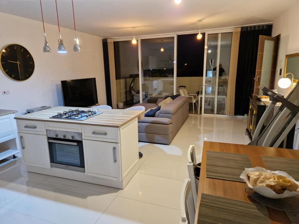 Ferienwohnung Town Pent House Luqa Exterior foto